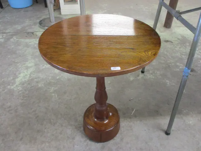 Oak Side Table Image 1++